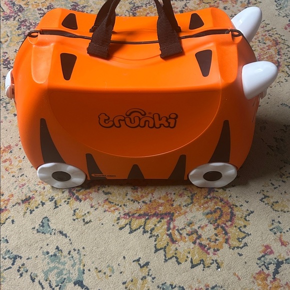 Tipu the Tiger Trunki Children’s Ride On Suitcase - Picture 3 of 9